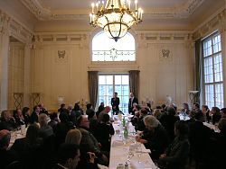 Diskussion mit Frau Dr. Grigoteit, im Kaisersaal mit gut 65 Gästen (Bild: Matthias Dietz).